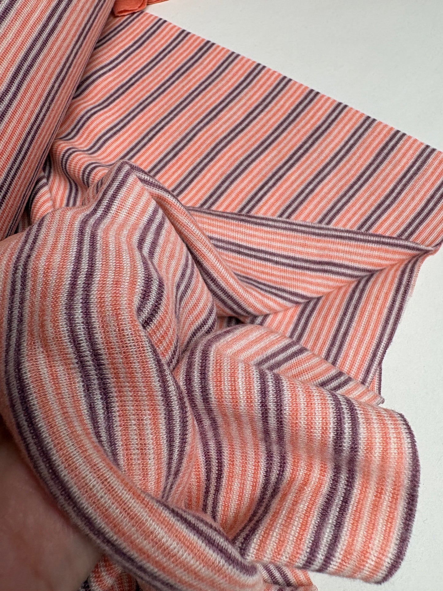 Bio Wolle/Seide Feinrippjersey flauschig, schmale Breite, Waldfrucht-Koralle-Natur-Ringel