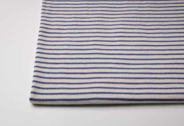 B-Ware Coupon 80 cm, Bio Wolle/Seide Jersey flauschig, Naturweiß-Pflaumenblau Ringel (kbT, mulesingfrei)