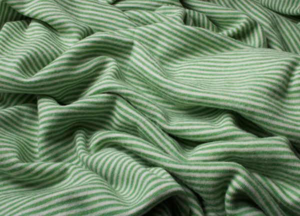 Bio Wolle/Seide Jersey flauschig, Kleegrün-Naturweiß Ringel (kbT, mulesingfrei) B-Ware – Bild 2
