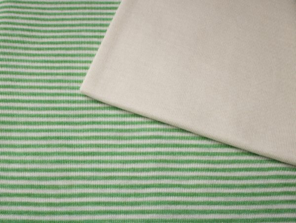Bio Wolle/Seide Jersey flauschig, Kleegrün-Naturweiß Ringel (kbT, mulesingfrei) B-Ware – Bild 5