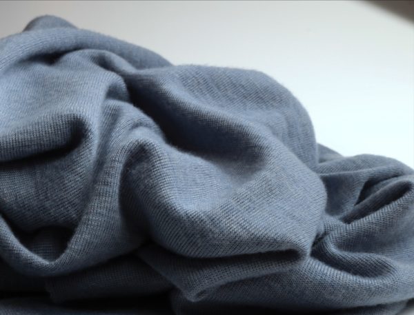Coupon 1 m, Bio Wolle/Seide Jersey flauschig, taubenblau (kbT, mulesingfrei) – Bild 2