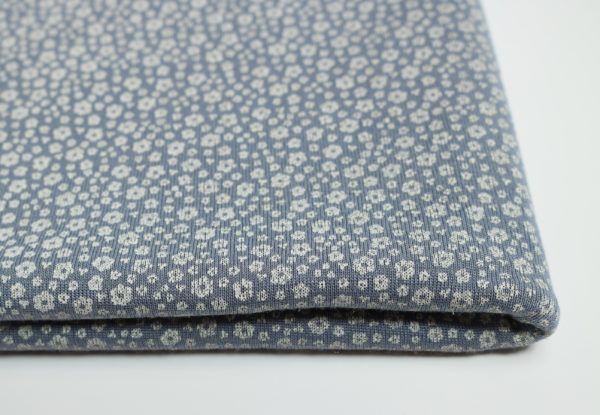 B-Ware Reststück 1m, Bio Wolle/Seide Jersey flauschig, Blümchenmeer auf taubenblau (kbT, mulesingfrei)