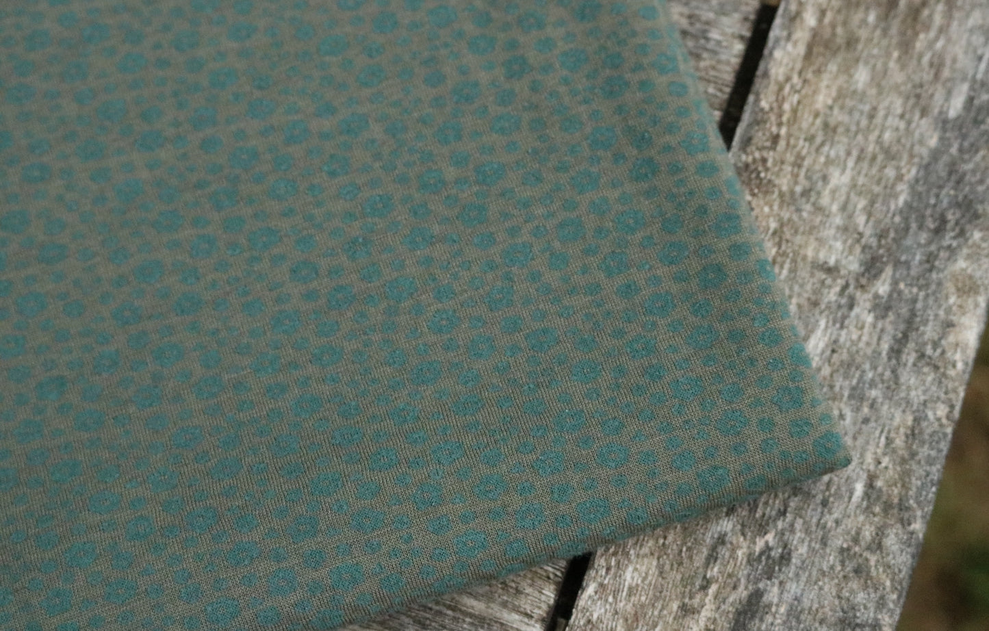 Bio Merino Singlejersey, Blümchenmeer auf Raucholiv