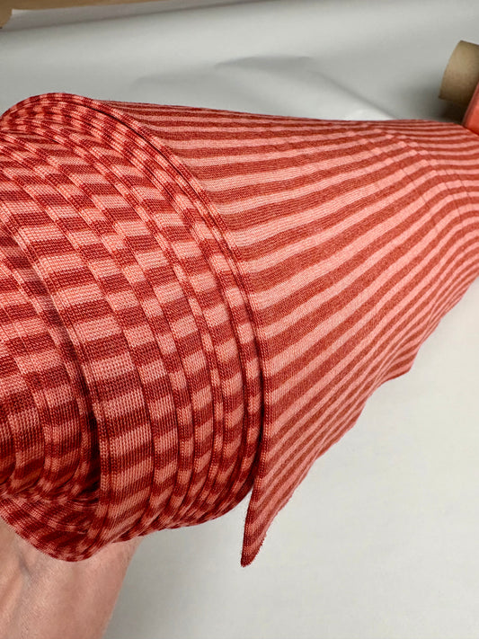 Bio Wolle/Seide Feinrippjersey flauschig, schmale Breite, Sienna-Koralle-Ringel