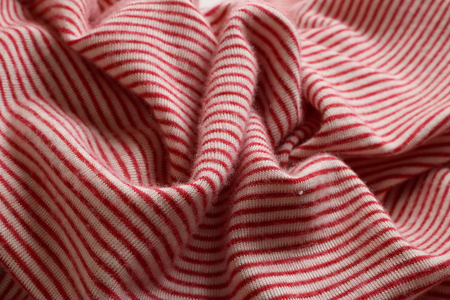 Bio Wolle/Seide Feinrippjersey flauschig, Rot-Naturweiß-Ringel
