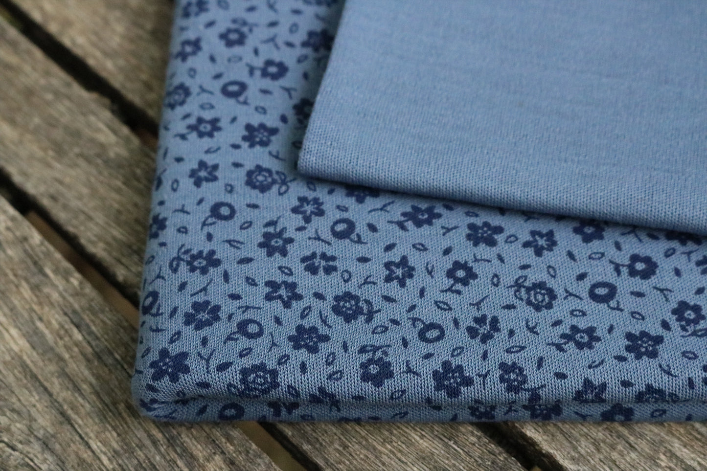 Bio Merino Interlockjersey, Fleurs auf Aschblau