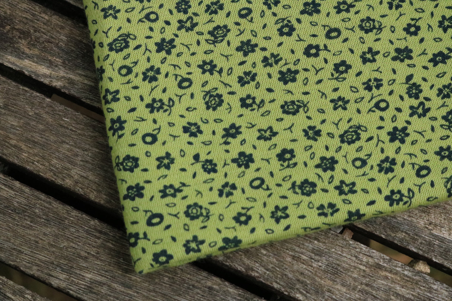 Bio Merino Interlockjersey, Fleurs auf Birnengrün
