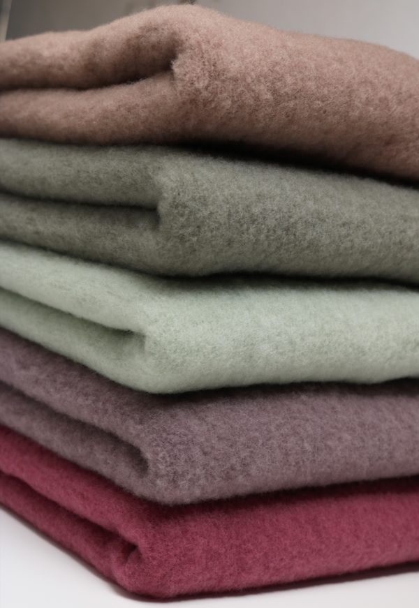 Bio Merino-Wollfleece, verringerte Breite, schlammlila (100 % Wolle kbT) – Bild 5