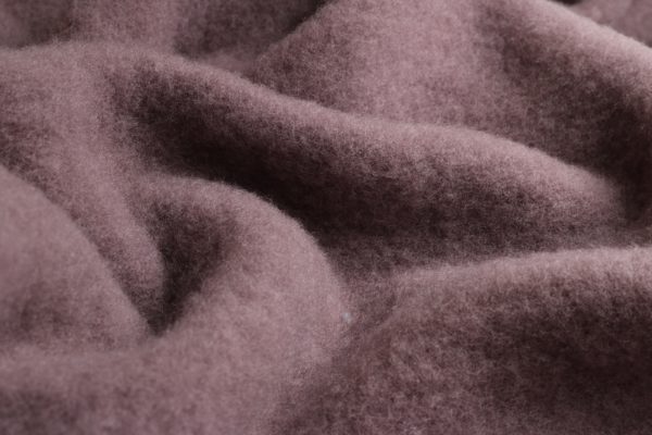 Bio Merino-Wollfleece, verringerte Breite, schlammlila (100 % Wolle kbT) – Bild 2